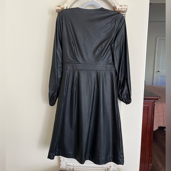 NWT Banana Republic Black Vegan Leather Dress Size 4 - Picture 4 of 4